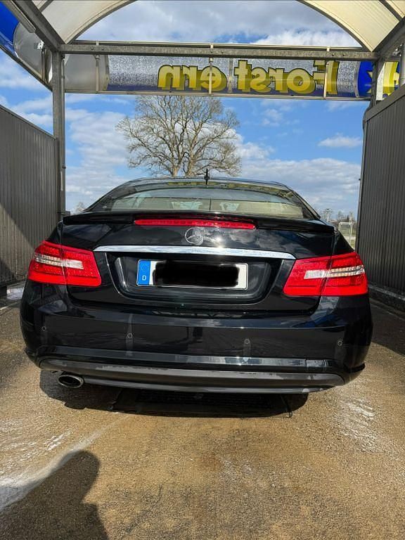 Gebraucht Mercedes E250 AMG 204 PS (150 kW) 2009 Schwarz Coupé