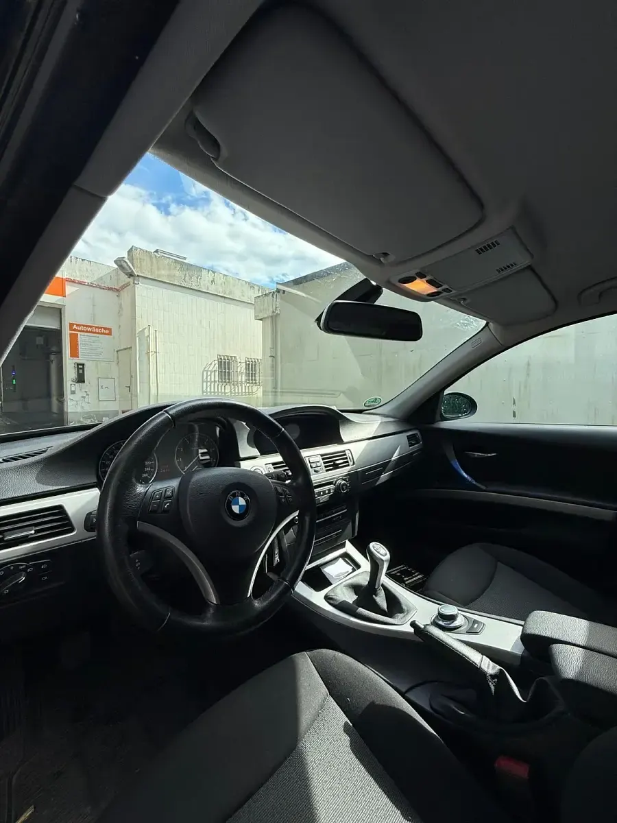 Gebraucht BMW 320 170 PS (125 kW) 2008 Schwarz Limousine