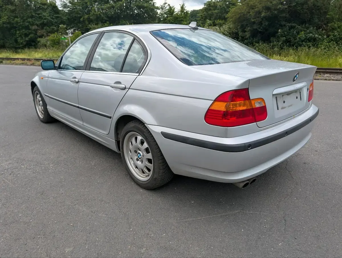 Gebraucht BMW 325 192 PS (141 kW) 2003 Silber Limousine