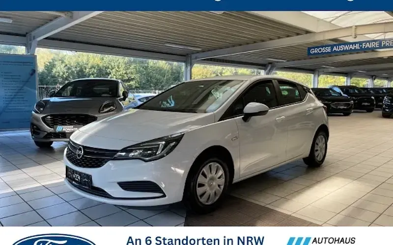 Używany Opel Astra Selection 110 KM (80 kW) 2017 Sedan/Limuzyna