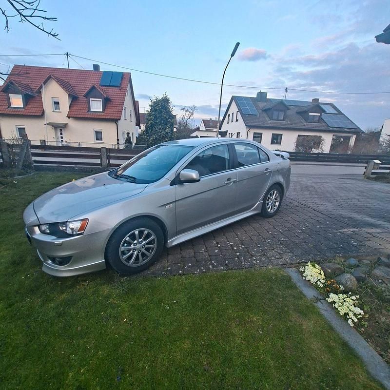 Gebraucht Mitsubishi Lancer 117 PS (86 kW) 2012 Silber Limousine