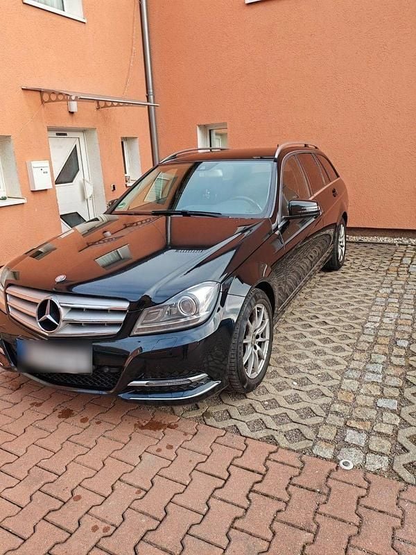 Schwarz Gebraucht 2014 Mercedes 220 Kombi | 8.500 € (Superpreis) - Bild 1/4