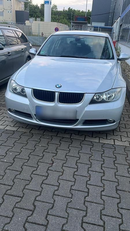 Gebraucht BMW 318 123 PS (90 kW) 2007 Silber Limousine
