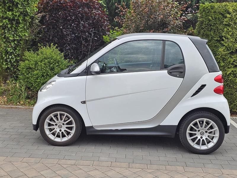 Weiß Gebraucht 2012 Smart ForTwo Coupé Kleinwagen | 4.500 € (Fairer Preis) - Bild 1/4