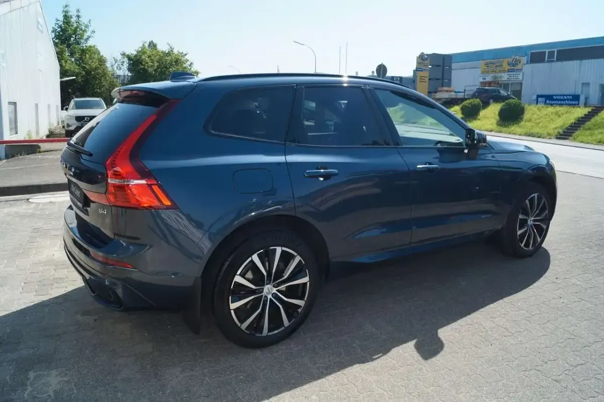 Gebraucht Volvo XC60 Plus 197 PS (144 kW) 2023 Blau SUV