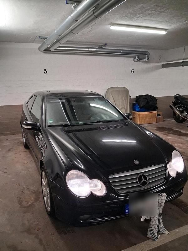 Schwarz Gebraucht 2003 Mercedes C180 Coupé | 2.200 € (Fairer Preis) - Bild 1/4