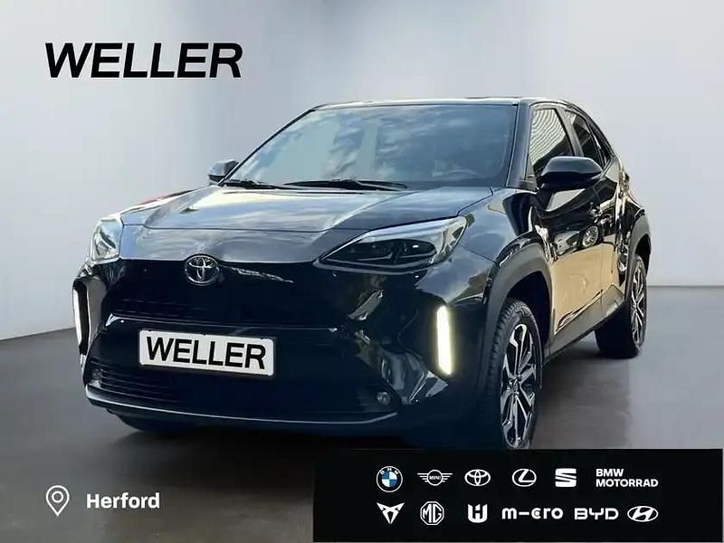 Schwarz Gebraucht 2024 Toyota Yaris Cross Team SUV | 26.249 € (Etwas zu teuer) - Bild 1/3