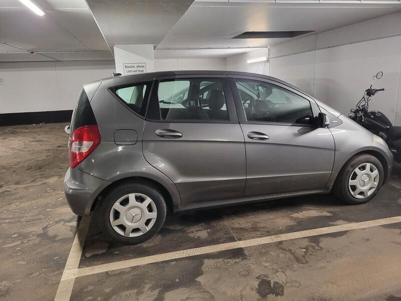 Grau Gebraucht 2009 Mercedes A160 Avantgarde Van / Kleinbus | 4.550 € (Fairer Preis) - Bild 1/4