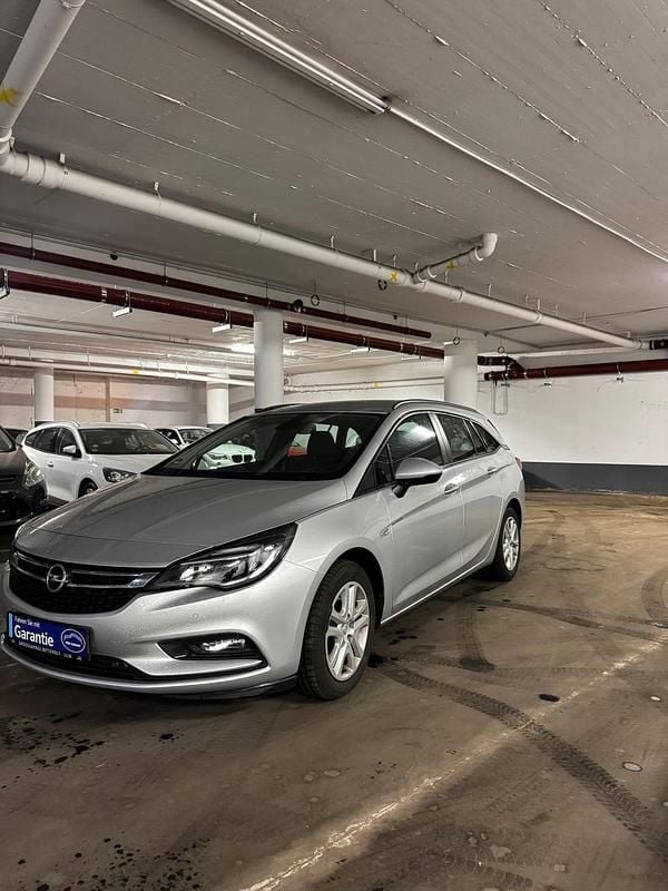 Grau Gebraucht 2016 Opel Astra Edition Kombi | 8.550 € (Fairer Preis) - Bild 1/4