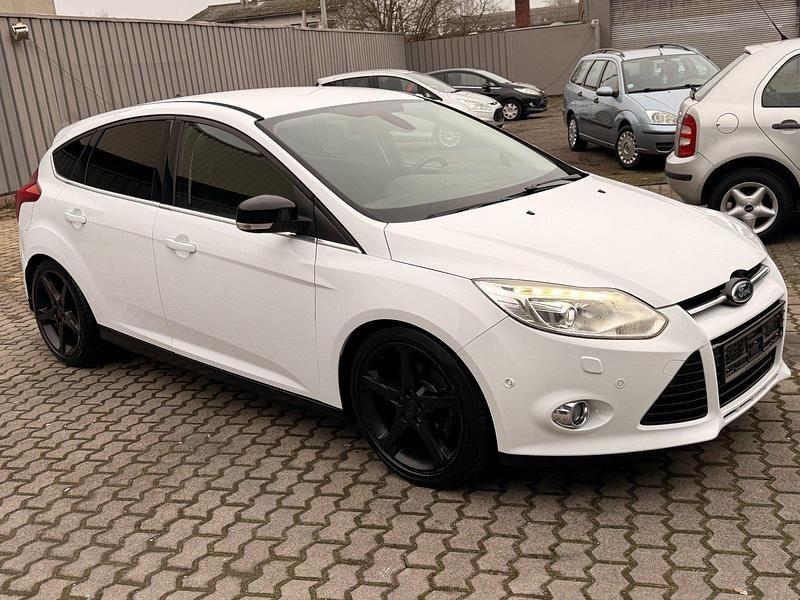 Gebraucht Ford Focus 183 PS (134 kW) 2011 Weiß Limousine