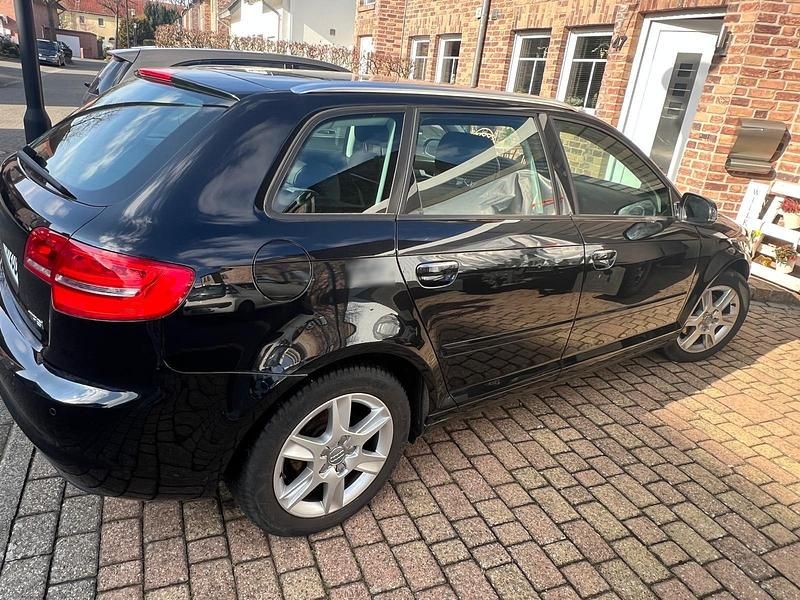 Gebraucht Audi A3 Attraction 105 PS (77 kW) 2011 Schwarz Kleinwagen