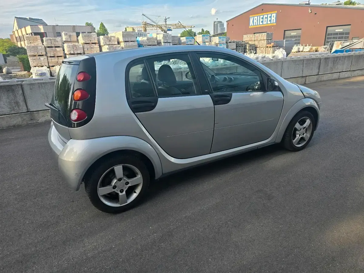 Begagnad Smart ForFour 75 HK (55 kW) 2006 Silver Halvkombi