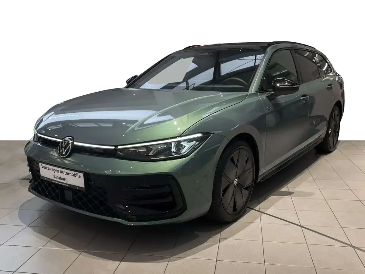 Gebraucht VW Passat R-line 193 PS (141 kW) 2026 Maripositgrün metallic grenadi Kombi