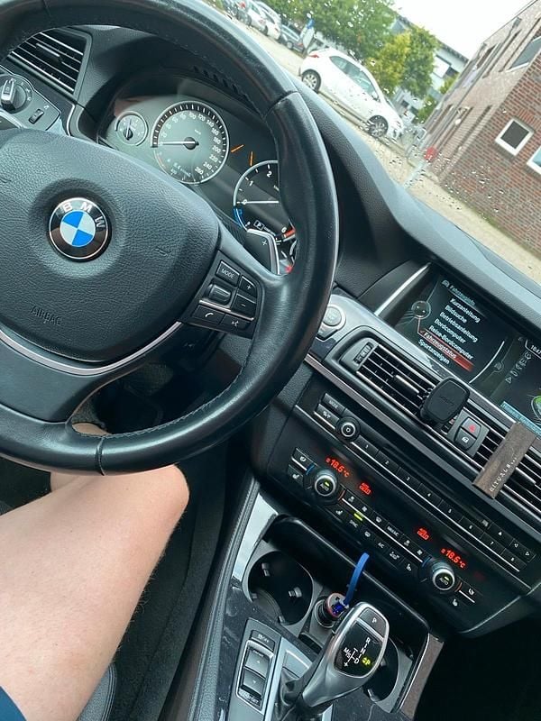 Blau Gebraucht 2015 BMW 530 Luxury Line Kombi | 16.990 € (Fairer Preis) - Bild 1/4