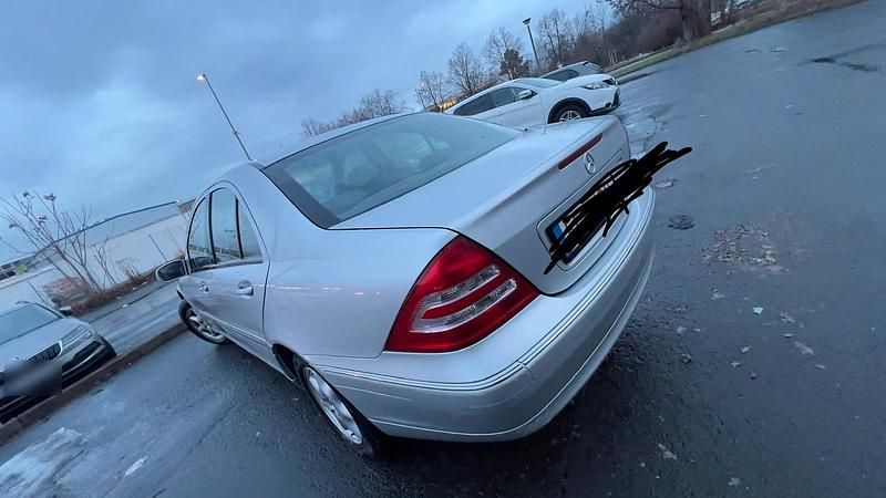 Gebraucht Mercedes C180 143 PS (105 kW) 2004 Silber Limousine