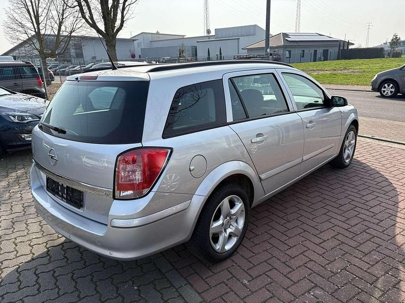 Gebraucht Opel Astra Edition 140 PS (102 kW) 2008 Starsilber iii m2 Kombi