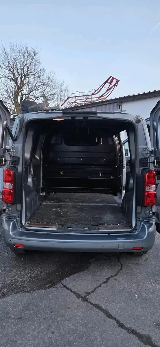 Käytetty Citroën Jumpy 150 HP (110 kW) 2019 Harmaa Tila-auto