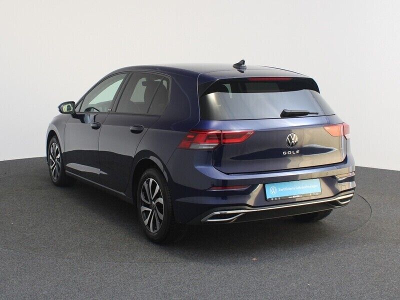 Gebraucht VW Golf VIII Active 150 PS (110 kW) 2022 Blau Limousine