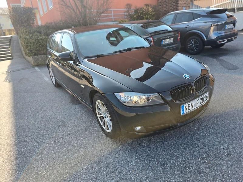 Gebraucht BMW 320 Lifestyle 184 PS (135 kW) 2012 Schwarz Kombi