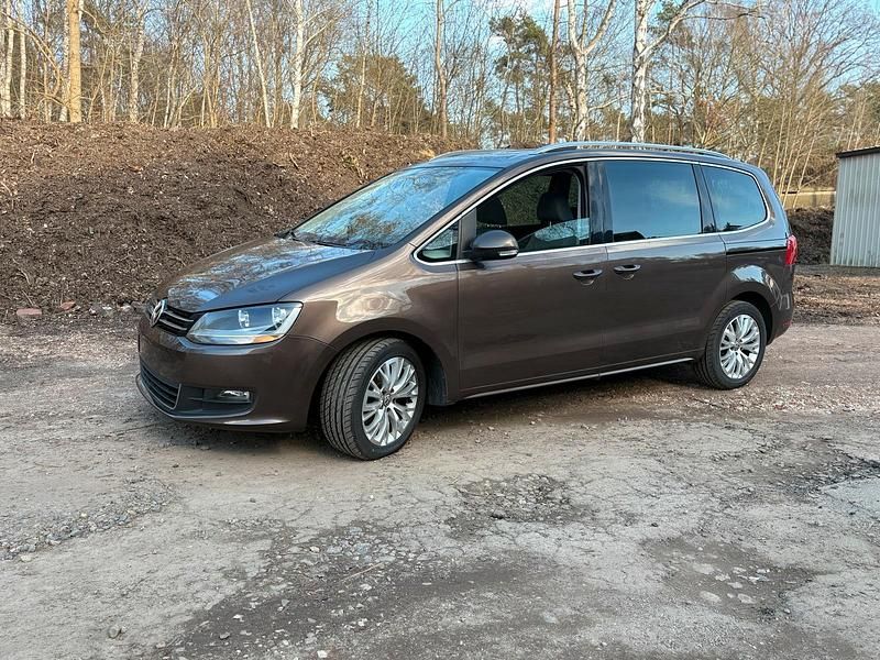 Second-hand VW Sharan 140 CP (102 kW) 2010 Maro Monovolum