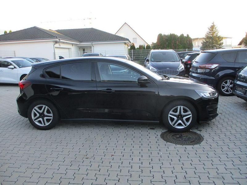 Gebraucht Ford Focus 120 PS (88 kW) 2022 Schwarz Limousine