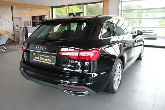 Używany Audi A4 Basis 204 KM (150 kW) 2024 Czarny Kombi