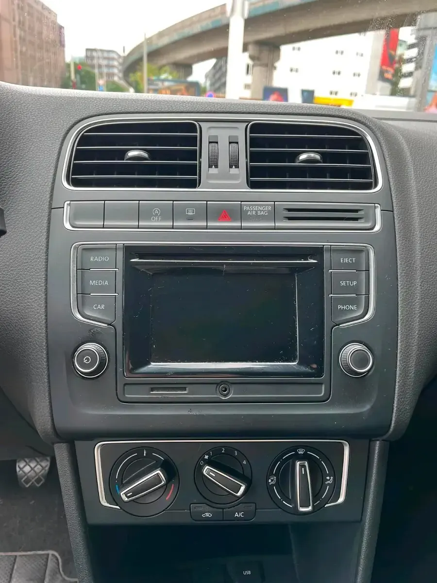 Gebraucht VW Polo 60 PS (44 kW) 2017 Weiß Kleinwagen