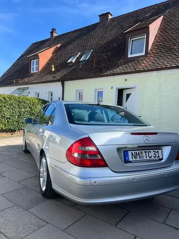 Używany Mercedes E280 Avantgarde 190 KM (139 kW) 2005 Srebrny Sedan/Limuzyna