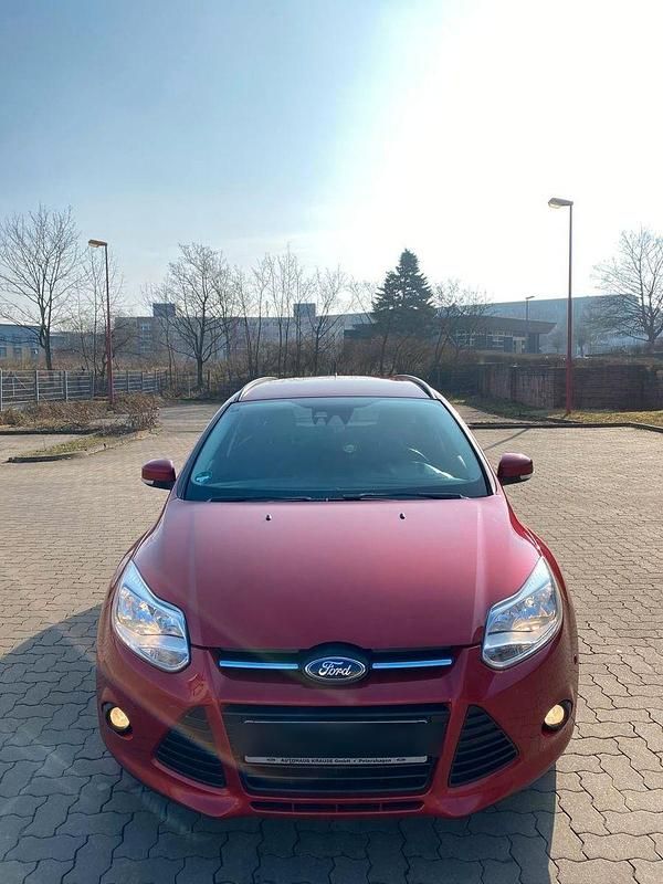 Gebraucht Ford Focus SYNC Edition 120 PS (88 kW) 2014 Rot Limousine