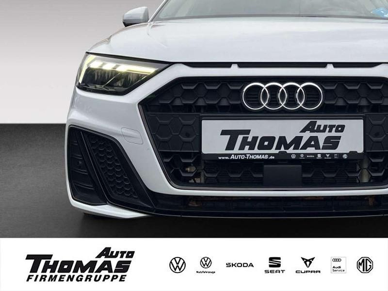 Gletscherweiß metallic Gebraucht 2023 Audi A1 S-Line Limousine | 22.880 € (Fairer Preis) - Bild 1/3