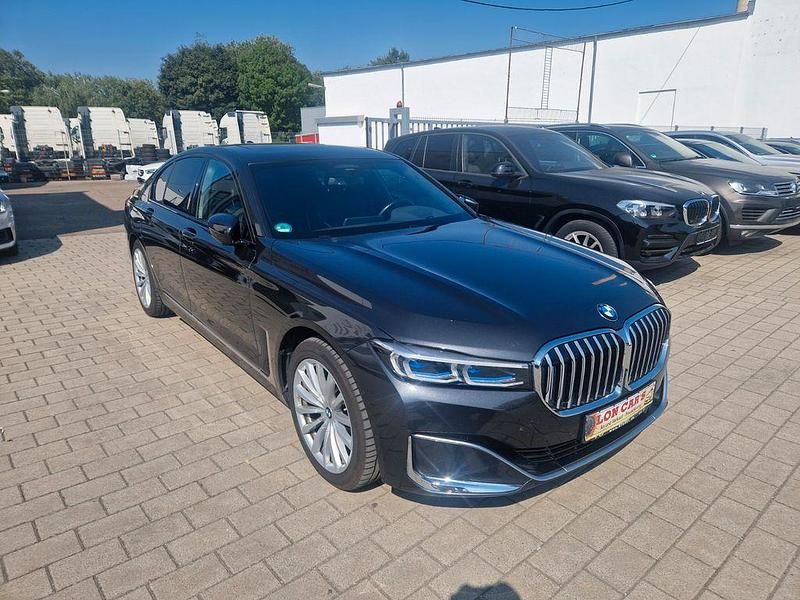 Gebraucht BMW 730 Sport Line 265 PS (194 kW) 2020 Sophistograu brillanteffekt me Limousine