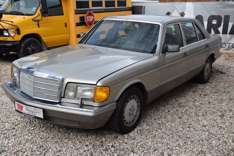 Gold Gebraucht 1986 Mercedes E420 Limousine | 5.700 € - Bild 1/4