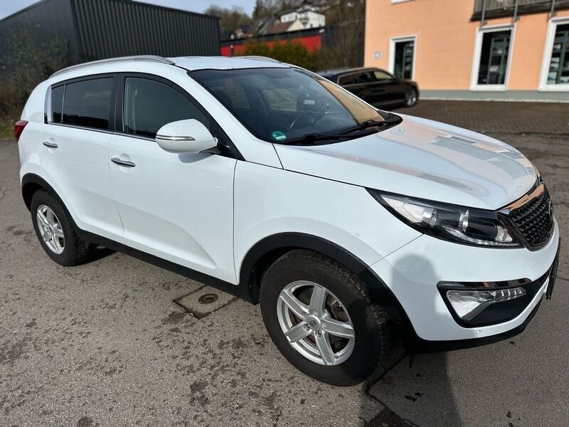 Weiß Gebraucht 2015 Kia Sportage DREAM-TEAM Edition SUV | 8.499 € - Bild 1/4