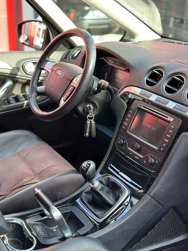 Gebraucht Ford S-MAX S 160 PS (117 kW) 2013 Weiß Van / Kleinbus