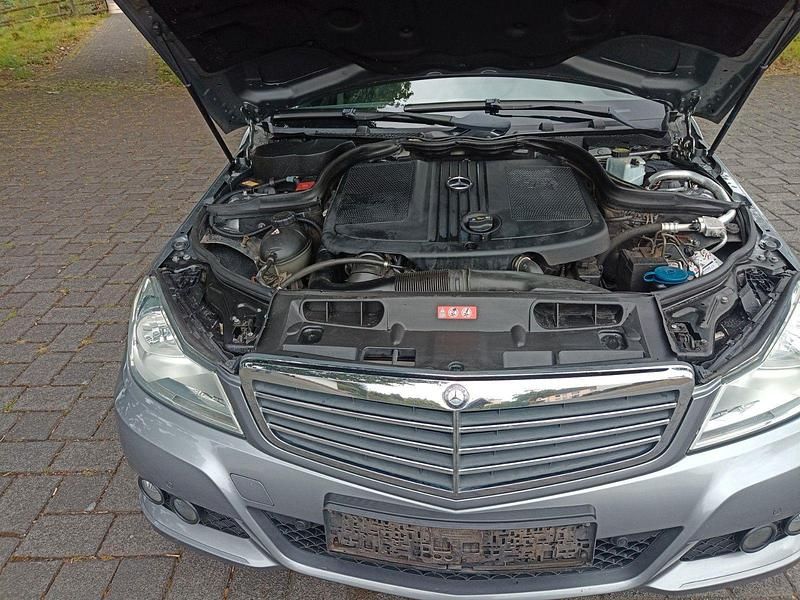 Grau Gebraucht 2012 Mercedes 200 Kombi | 7.850 € (Fairer Preis) - Bild 1/4