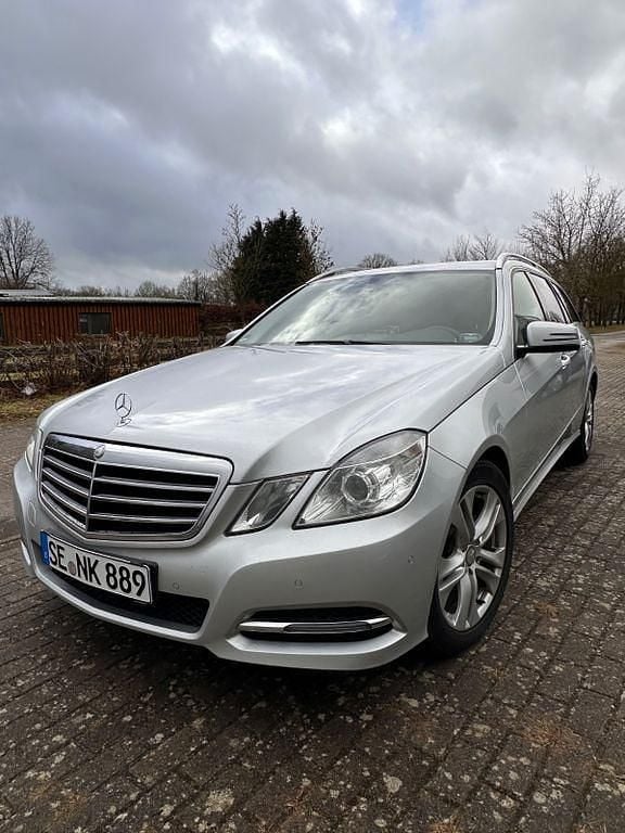 Gebraucht Mercedes E200 Avantgarde 136 PS (100 kW) 2013 Silber Kombi