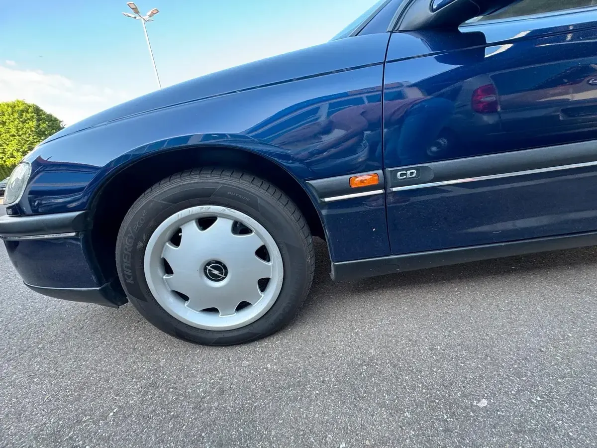 Gebraucht Opel Omega 136 PS (100 kW) 1995 Blau Limousine