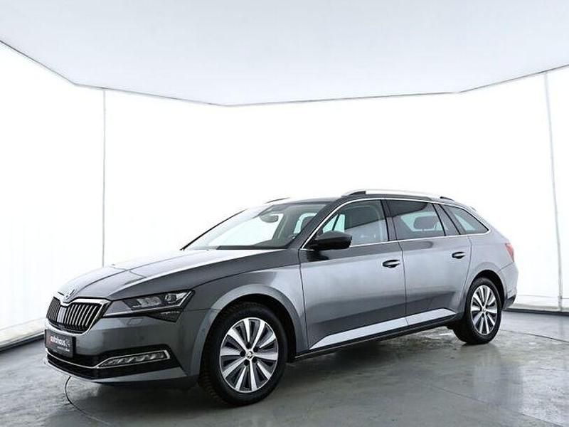 Gebraucht Skoda Superb Style 150 PS (110 kW) 2022 Grau Kombi