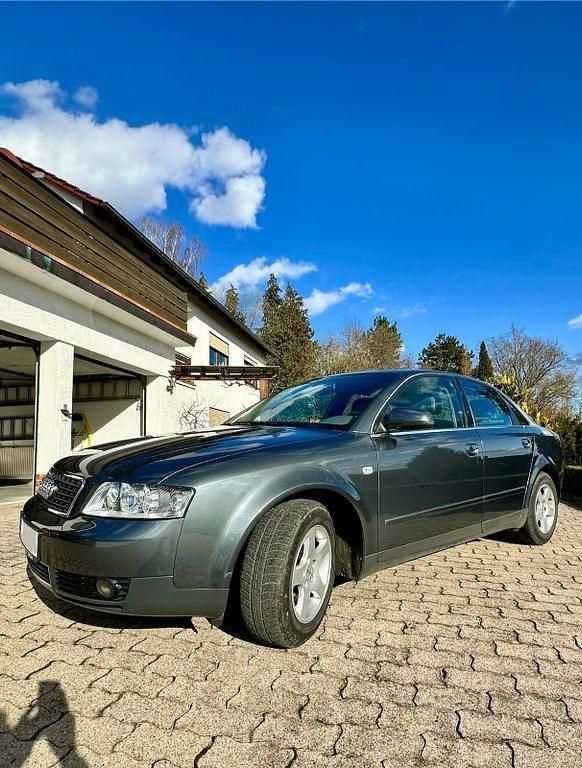 Używany Audi A4 Basis 131 KM (96 kW) 2003 Szary Sedan/Limuzyna