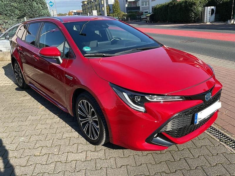 Gebraucht Toyota Corolla Team 98 PS (72 kW) 2022 Rot Kombi