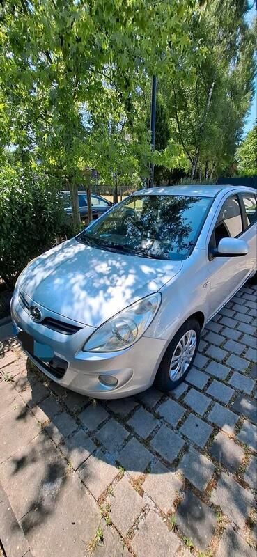 Silber Gebraucht 2009 Hyundai i20 Kleinwagen | 1.600 € (Guter Preis) - Bild 1/4