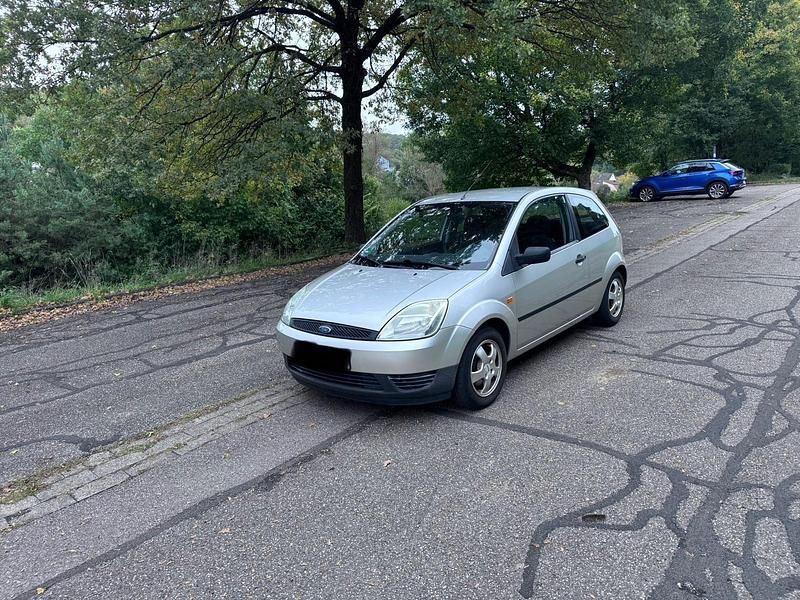 Silber Gebraucht 2004 Ford Fiesta Kleinwagen | 1.700 € (Fairer Preis) - Bild 1/4