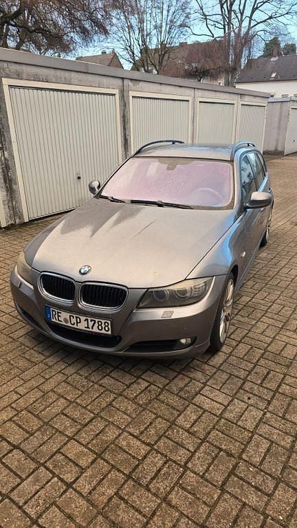 Gebraucht BMW 320 170 PS (125 kW) 2008 Schwarz Kombi
