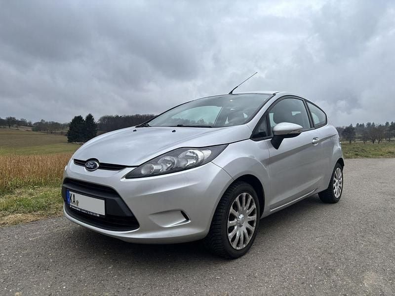 Silber Gebraucht 2012 Ford Fiesta Trend Limousine | 4.300 € (Guter Preis) - Bild 1/4