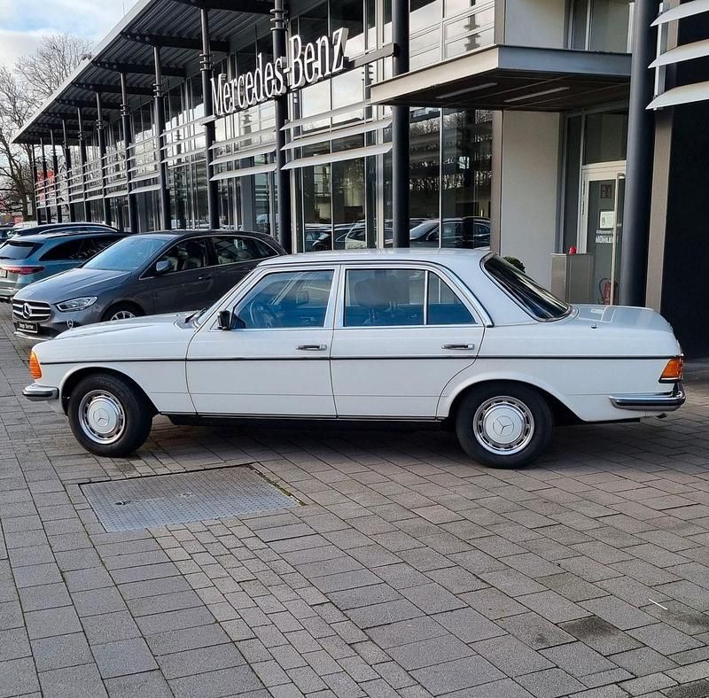 Weiß Gebraucht 1976 Mercedes E280 Limousine | 14.500 € - Bild 1/4