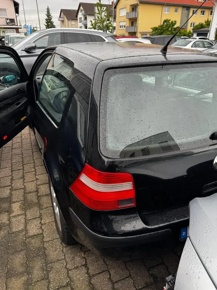 Gebraucht VW Golf IV 74 PS (54 kW) 2003 Schwarz Kleinwagen