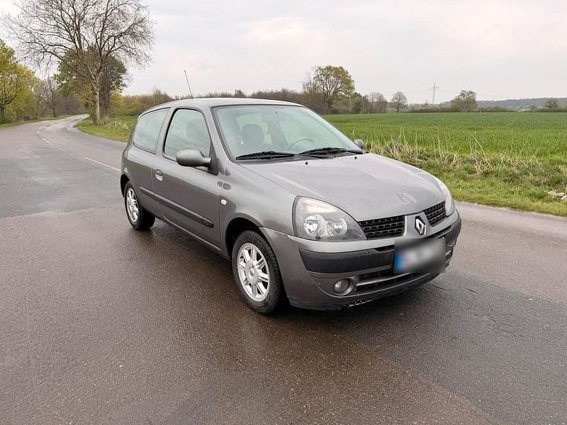 Gebraucht Renault Clio II 82 PS (60 kW) 2003 Grau Kleinwagen