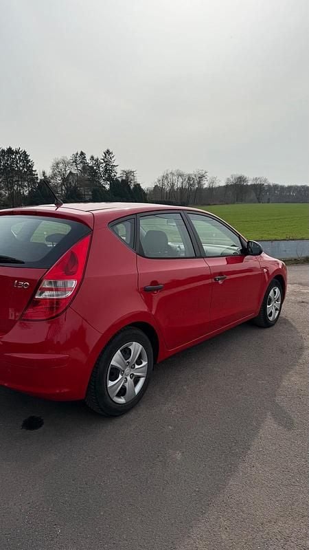 Gebraucht Hyundai i30 109 PS (80 kW) 2010 Rot Kleinwagen