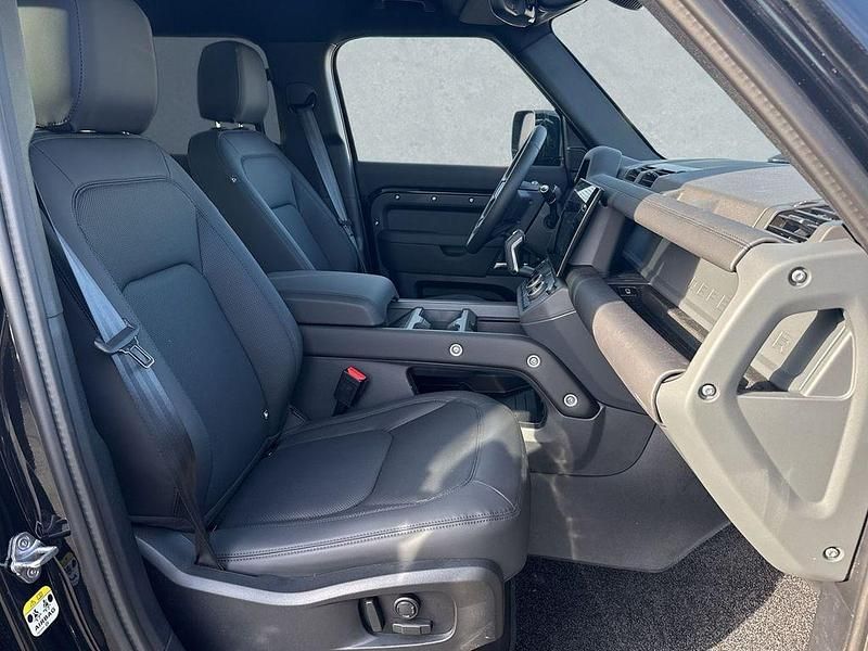 Gebraucht Land Rover Defender SE Dynamic 249 PS (183 kW) 2026 Santorini black SUV