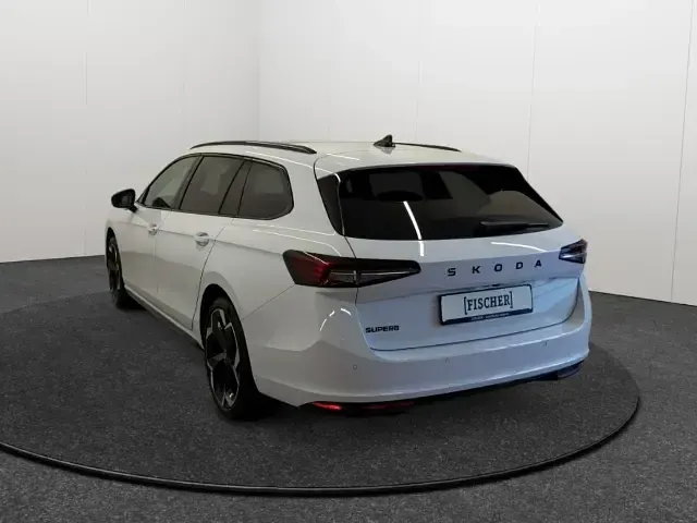 Gebraucht Skoda Superb SportLine 204 PS (150 kW) 2025 Weiss Kombi